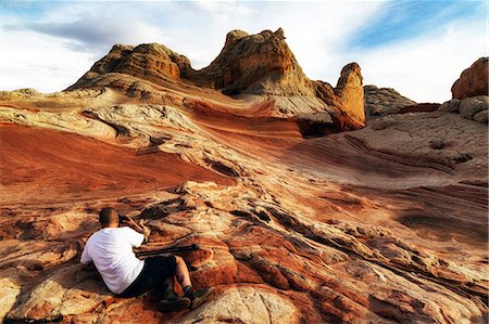 simsearch:649-08969697,k - Photographer photographing White Pocket rock formation, Page, Arizona, USA Photographie de stock - Premium Libres de Droits, Code: 649-08824849