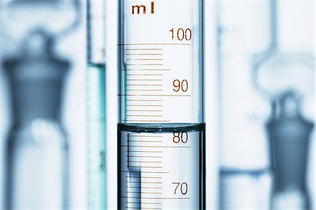 simsearch:649-07279762,k - Meniscus. Curved surface (meniscus) of water in graduated cylinder. Liquid volume measured by reading the scale at the bottom of the meniscus. The reading is 82.6 mL Stock Photo - Premium Royalty-Free, Code: 649-08825108