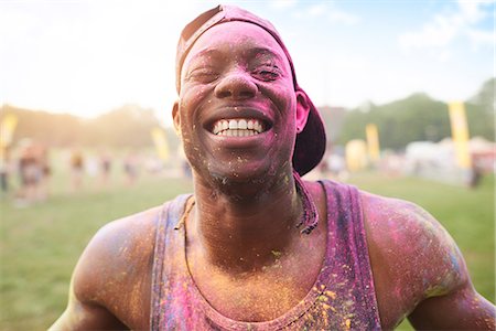 simsearch:649-08825183,k - Portrait of young man at festival, covered in colourful powder paint Foto de stock - Sin royalties Premium, Código: 649-08825175