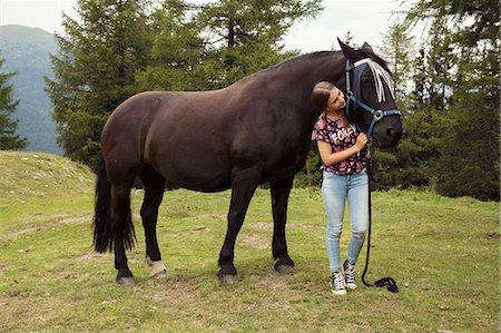 ronzal - Girl petting horse in forest glade, Sattelbergalm, Tyrol, Austria Foto de stock - Sin royalties Premium, Código: 649-08825256