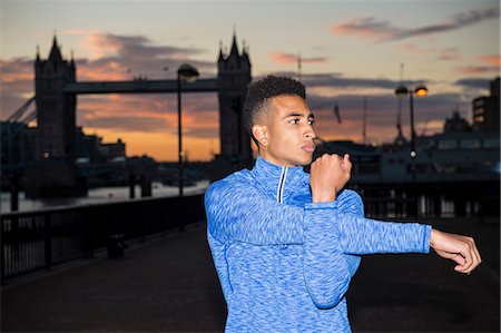 simsearch:614-08877438,k - Man stretching by riverside, Tower Bridge in background, Wapping, London, UK Stock Photo - Premium Royalty-Free, Code: 649-08840009