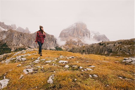 simsearch:649-08840090,k - Hiker walking, Mount Lagazuoi in background, Dolomite Alps, South Tyrol, Italy Foto de stock - Sin royalties Premium, Código: 649-08840047