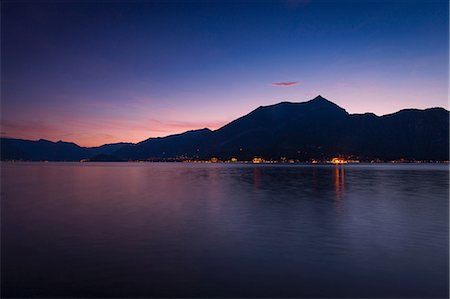 View of silhouetted mountains over Lake Como at night, Bellagio, Italy Photographie de stock - Premium Libres de Droits, Code: 649-08840184