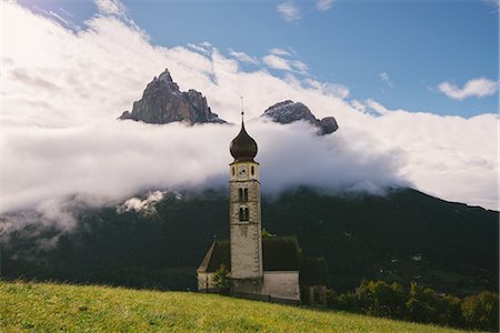 schlern-rosengarten - San Valentino Church, Schlern-Rosengarten Nature Park, Seiser Alm, South Tyrol, Dolomite Alps, Italy Foto de stock - Royalty Free Premium, Número: 649-08840189