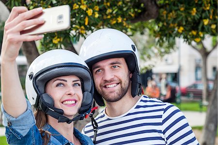 simsearch:649-08840317,k - Young moped couple taking selfie in park, Split, Dalmatia, Croatia Photographie de stock - Premium Libres de Droits, Code: 649-08840304