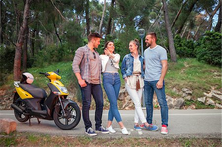 simsearch:649-08840317,k - Two couples with moped chatting on rural road, Split, Dalmatia, Croatia Photographie de stock - Premium Libres de Droits, Code: 649-08840318