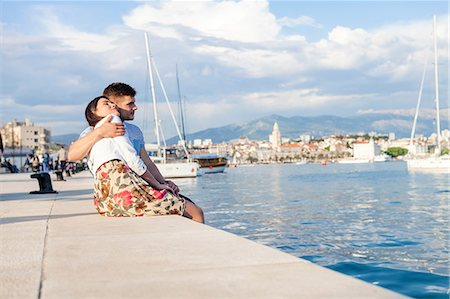 simsearch:649-08840317,k - Young couple sitting on harbour, Split, Dalmatia, Croatia Photographie de stock - Premium Libres de Droits, Code: 649-08840310