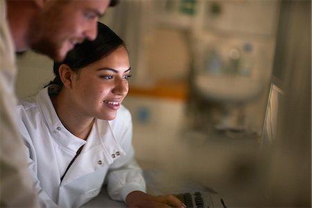 Scientist in laboratory using computer Stock Photo - Premium Royalty-Free, Code: 649-08840401