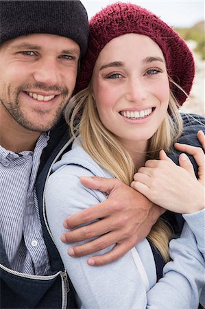 simsearch:851-02962541,k - Portrait of romantic young couple on beach, Western Cape, South Africa Foto de stock - Sin royalties Premium, Código: 649-08840648