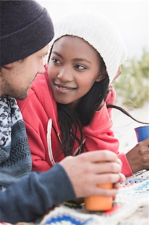 simsearch:614-03241516,k - Romantic young couple picnicking on beach, Western Cape, South Africa Foto de stock - Sin royalties Premium, Código: 649-08840661