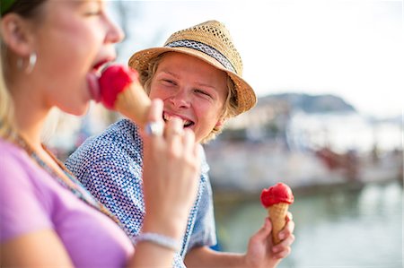 simsearch:649-08987832,k - Young couple laughing and eating ice cream cones on waterfront, Majorca, Spain Photographie de stock - Premium Libres de Droits, Code: 649-08840895