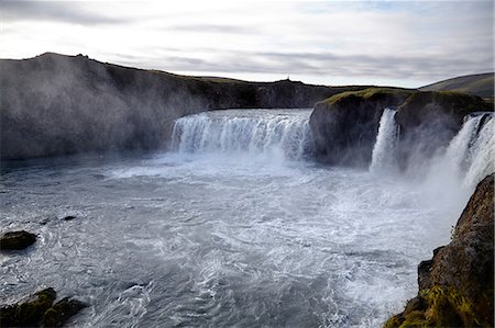 simsearch:649-08085948,k - Landscape view of waterfalls, Iceland Photographie de stock - Premium Libres de Droits, Code: 649-08859841