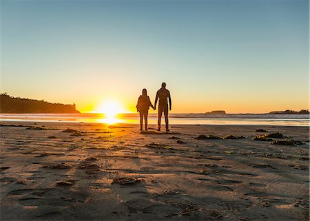 pacific rim national park bc - Couple watching sunset from Long Beach, Pacific Rim National Park, Vancouver Island, British Columbia, Canada Stock Photo - Premium Royalty-Free, Code: 649-08860035