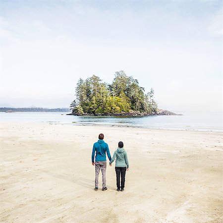 simsearch:649-08125388,k - Couple looking out at island from Long Beach, Pacific Rim National Park, Vancouver Island, British Columbia, Canada Stock Photo - Premium Royalty-Free, Code: 649-08860037