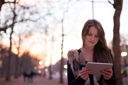 simsearch:649-08860128,k - Young woman using digital tablet in street, London, UK Stockbilder - Premium RF Lizenzfrei, Bildnummer: 649-08860124