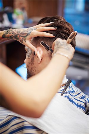 rasiermesser - Hairdresser shaving customer's hair with straight razor Stockbilder - Premium RF Lizenzfrei, Bildnummer: 649-08860248