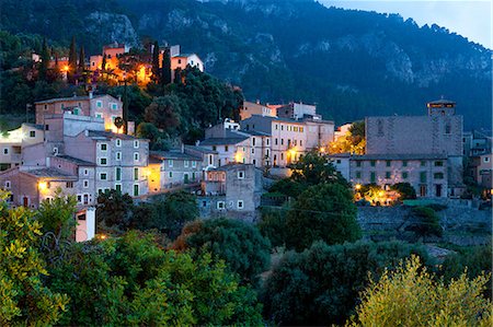 serra de tramuntana - Estellencs village at dusk, La Tramuntana mountain range, Majorca, Spain Stockbilder - Premium RF Lizenzfrei, Bildnummer: 649-08860371