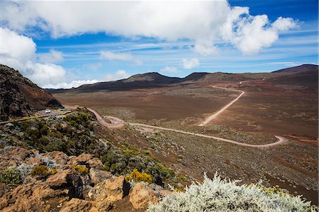 Volcanic landscape with highway, Reunion National Park, Reunion Island Foto de stock - Sin royalties Premium, Código: 649-08860395