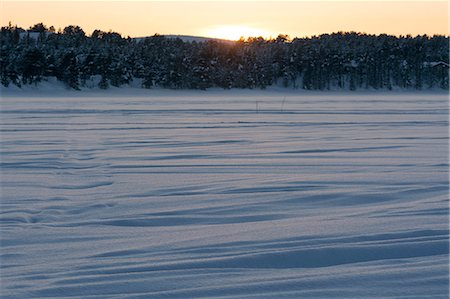 The river Torne frozen in winter, Jukkasjarvi, Sweden Fotografie stock - Premium Royalty-Free, Codice: 649-08860431