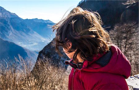 simsearch:614-08878862,k - Over shoulder view of boy looking out at mountain landscape, Italy Fotografie stock - Premium Royalty-Free, Codice: 649-08894410