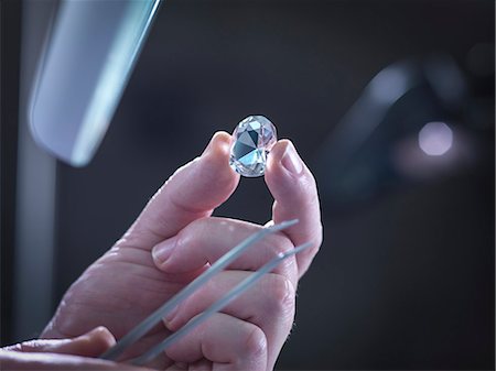 Jeweller inspecting replica diamonds in hand Stock Photo - Premium Royalty-Free, Code: 649-08894848