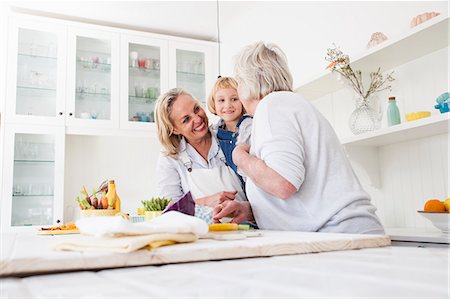 simsearch:614-08535822,k - Senior woman, daughter and granddaughter preparing vegetables at kitchen table Stock Photo - Premium Royalty-Free, Code: 649-08894885