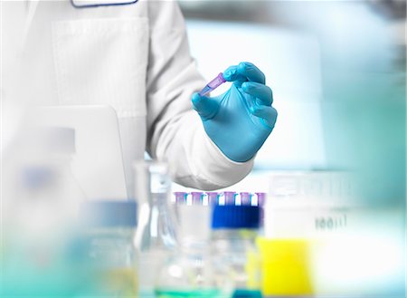 Life Science, scientist holding a sample in a eppendorf vial during an experiment in the laboratory Stock Photo - Premium Royalty-Free, Code: 649-08894943