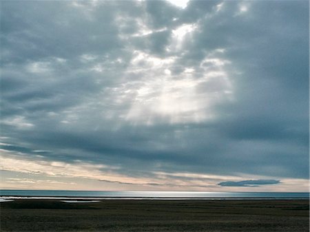 simsearch:649-08085953,k - Sun beams from grey cloudy sky over sea horizon,  Reykjavik, Iceland Stockbilder - Premium RF Lizenzfrei, Bildnummer: 649-08895158