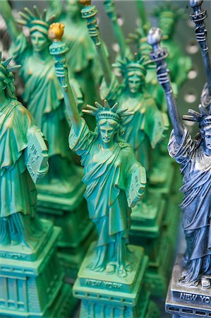 Statue of Liberty souvenirs in shop window, Manhattan, New York, USA Stock Photo - Premium Royalty-Free, Code: 649-08900407