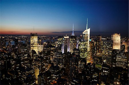 simsearch:649-08565463,k - Elevated view of skyline at night with Empire State Building, New York City, USA Foto de stock - Sin royalties Premium, Código: 649-08900705