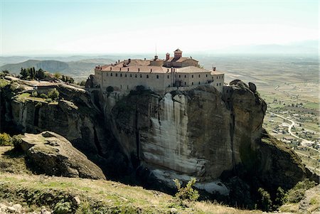 Elevated landscape view of Varlaam Monastery on rock formation, Meteora, Thassaly, Greece Foto de stock - Sin royalties Premium, Código: 649-08900757