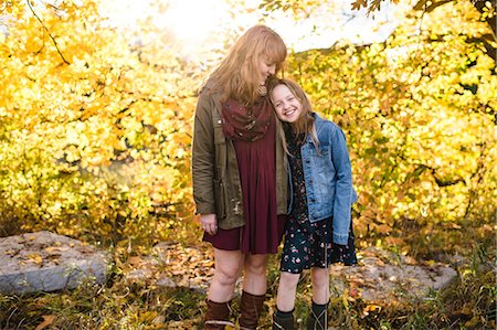 simsearch:400-05676627,k - Mother and daughter smiling in wooded area Stock Photo - Premium Royalty-Free, Code: 649-08900934