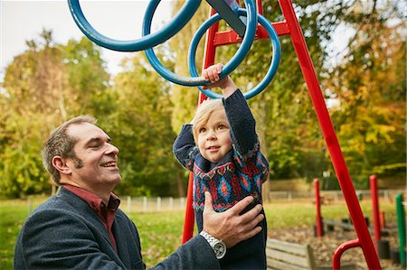 richmond park - Father helping daughter on monkey bars in playground Stock Photo - Premium Royalty-Free, Code: 649-08901092