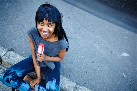 simsearch:6122-08211979,k - Portrait of young woman, outdoors, eating ice lolly, elevated view Stockbilder - Premium RF Lizenzfrei, Bildnummer: 649-08901835