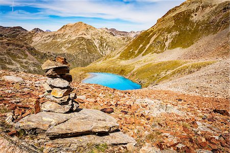 simsearch:649-08902070,k - Stack of rocks, elevated view of lake in mountains Stock Photo - Premium Royalty-Free, Code: 649-08902004