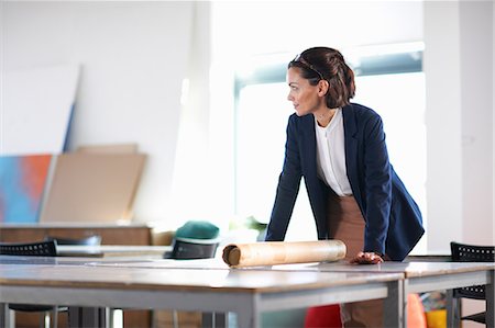 simsearch:649-07238507,k - Woman in office leaning against desk looking away Stock Photo - Premium Royalty-Free, Code: 649-08902057