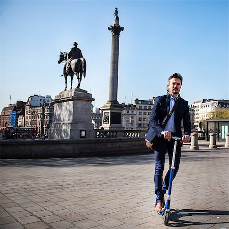 simsearch:649-08924139,k - Businessman on scooter, Trafalgar Square, London, UK Fotografie stock - Premium Royalty-Free, Codice: 649-08924135