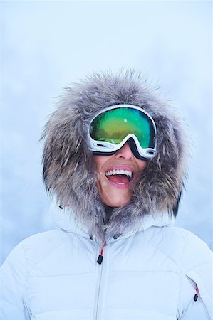 ski goggles - Portrait of happy mature woman in falling snow, Gstaad, Switzerland Foto de stock - Sin royalties Premium, Código: 649-08924210