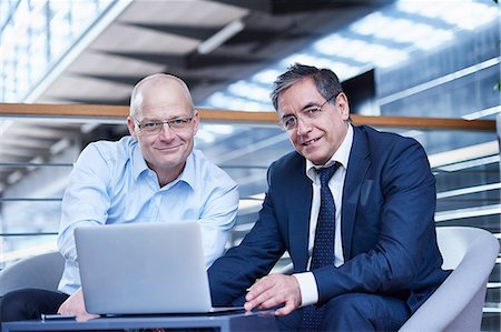 simsearch:649-08924284,k - Portrait of two mature businessmen meeting on office balcony Photographie de stock - Premium Libres de Droits, Code: 649-08924310