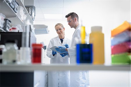 pharmacology - Scientists in laboratory in pharmaceutical factory Stock Photo - Premium Royalty-Free, Code: 649-08924510