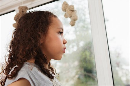 simsearch:614-06442427,k - Girl looking out of window Stock Photo - Premium Royalty-Free, Code: 649-08924817