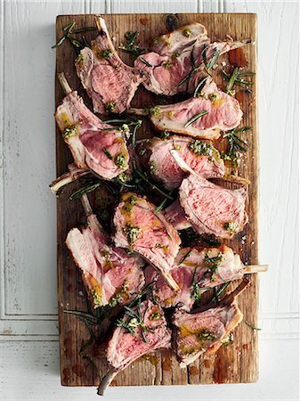 simsearch:649-07804847,k - Overhead view of roasted lamb cutlets on cutting board with  rosemary Stock Photo - Premium Royalty-Free, Code: 649-08922802