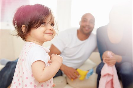 simsearch:649-08901019,k - Baby girl toddling in living room with parents watching Stockbilder - Premium RF Lizenzfrei, Bildnummer: 649-08922871