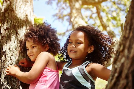 simsearch:649-08562563,k - Two young sisters playing on tree Foto de stock - Sin royalties Premium, Código: 649-08922920