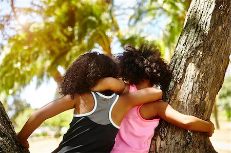 simsearch:649-03775041,k - Two young sisters playing on tree. rear view Photographie de stock - Premium Libres de Droits, Code: 649-08922921