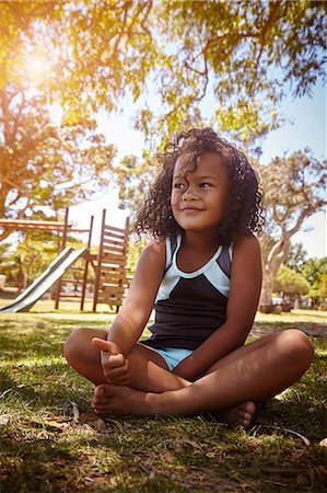 simsearch:649-08922926,k - Portrait of young girl sitting on grass Stockbilder - Premium RF Lizenzfrei, Bildnummer: 649-08922933