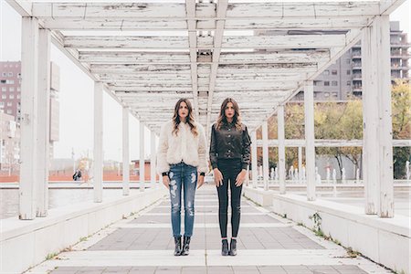 simsearch:649-08923050,k - Portrait of twin sisters, in urban area, standing side by side Stock Photo - Premium Royalty-Free, Code: 649-08923070
