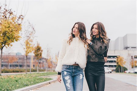 simsearch:649-08923050,k - Twin sisters walking outdoors, looking away Stock Photo - Premium Royalty-Free, Code: 649-08923071
