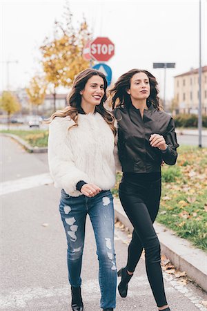 simsearch:649-08923050,k - Twin sisters walking outdoors, smiling Stock Photo - Premium Royalty-Free, Code: 649-08923072