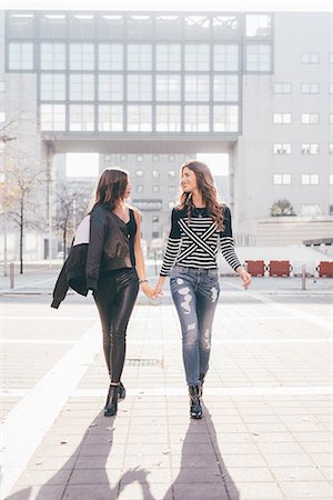 simsearch:649-08923050,k - Twin sisters, walking outdoors, holding hands Stock Photo - Premium Royalty-Free, Code: 649-08923086